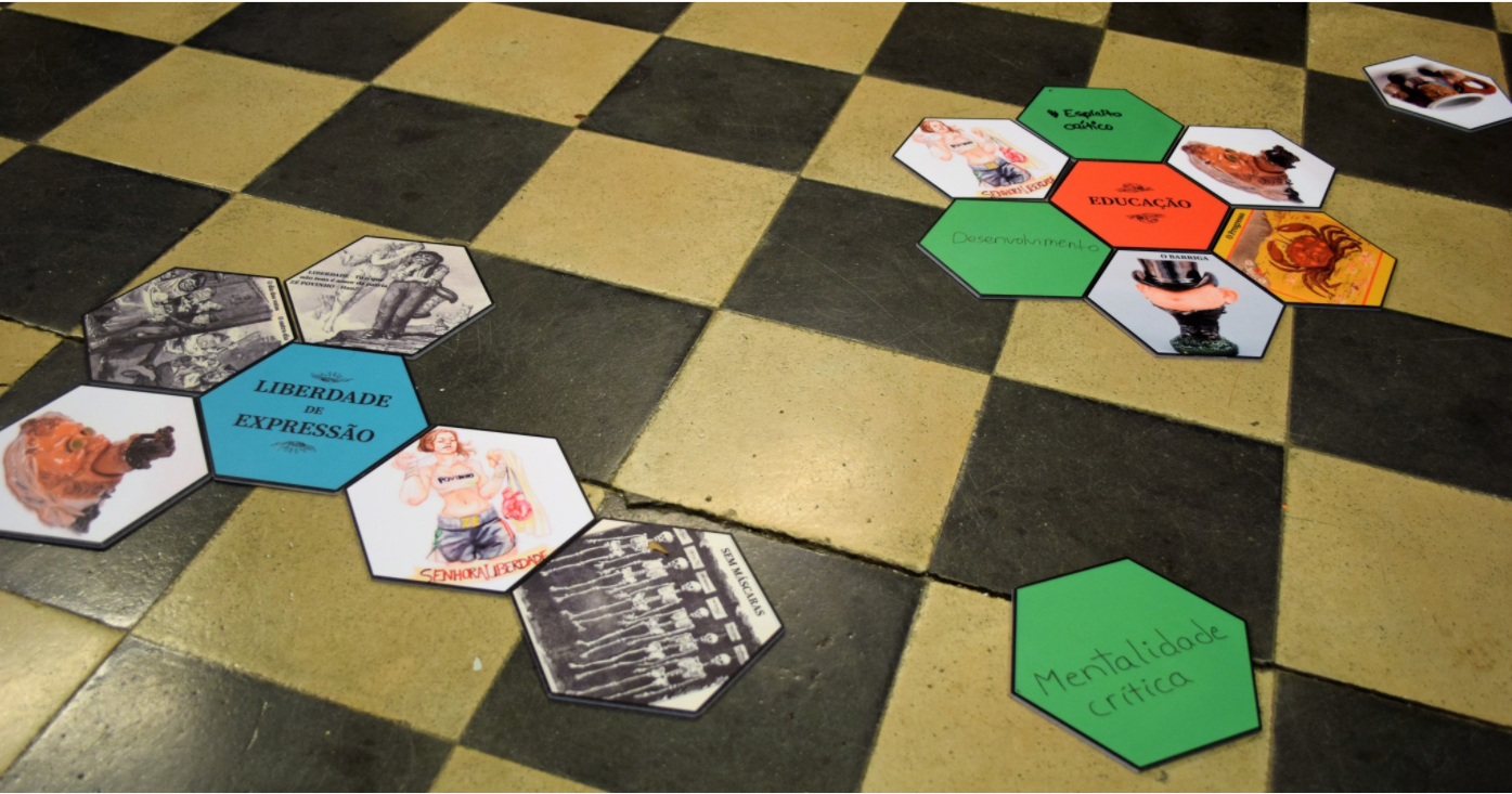 Jogo com formas hexagonais
