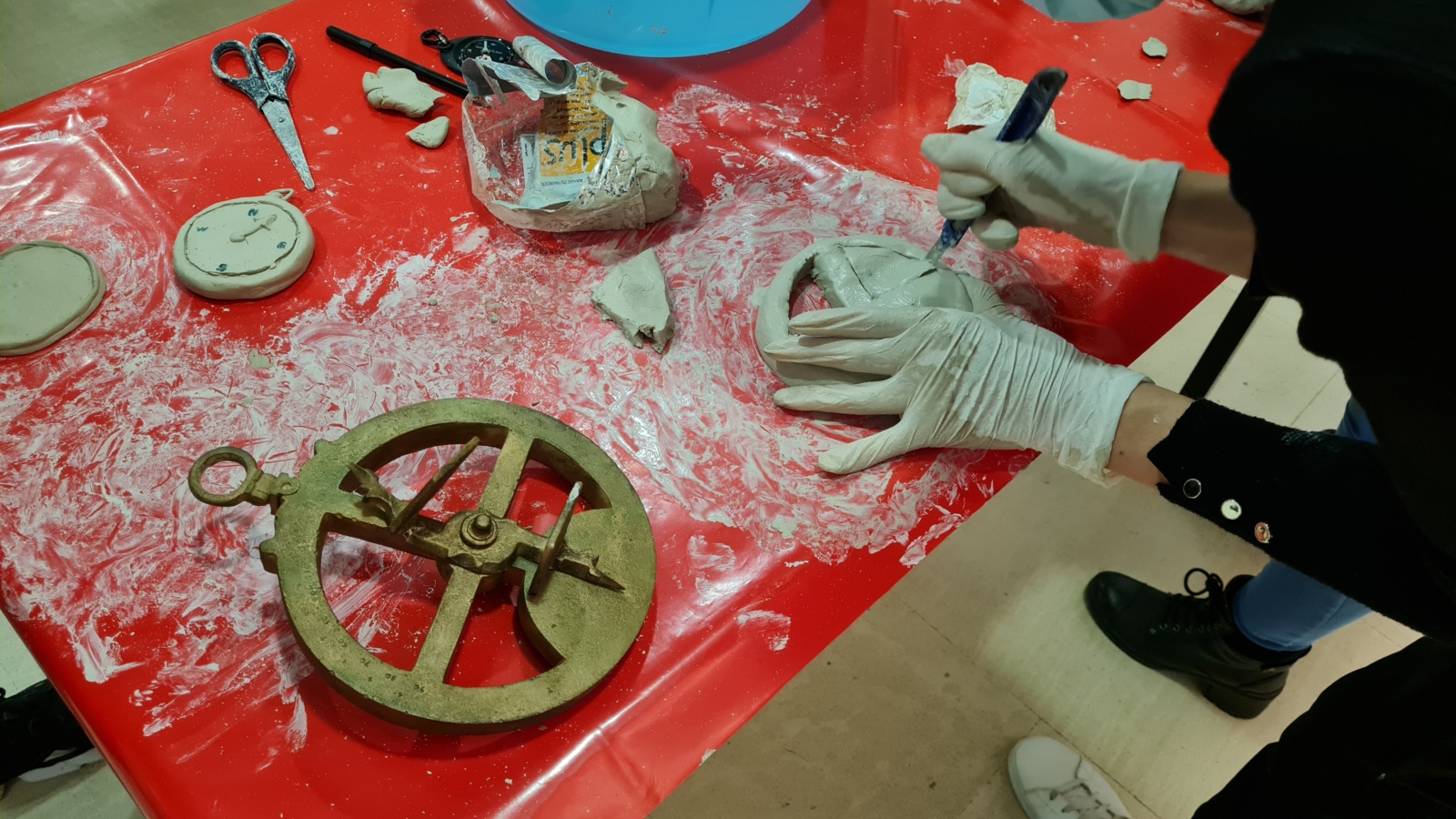 atividade com materiais de montagem